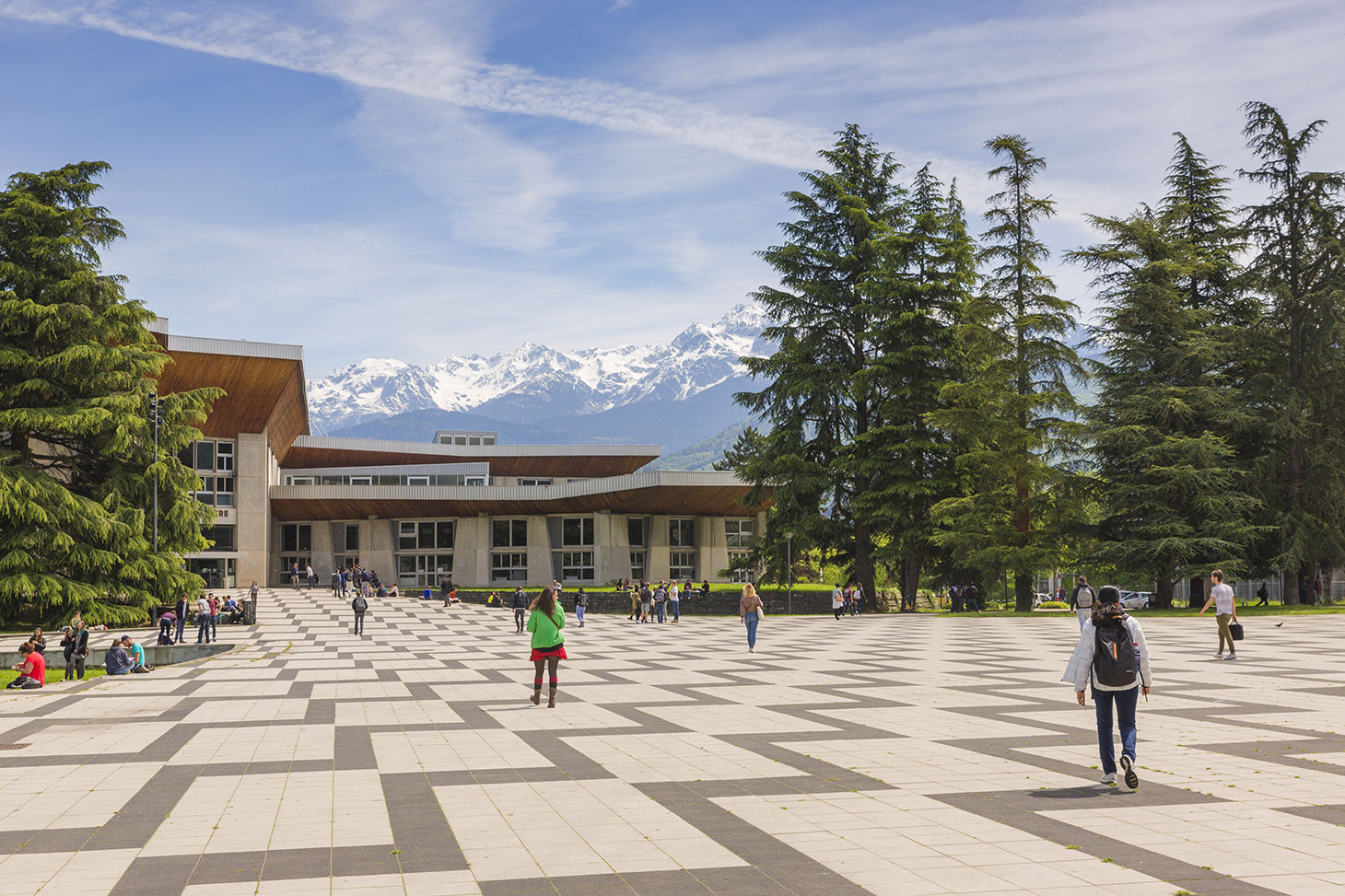 La place centrale sur le campus de Saint-Martin-d'Hères