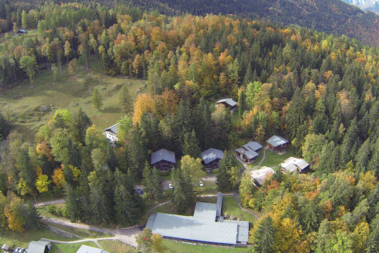 Vue aérienne de l'École de physique des Houches.