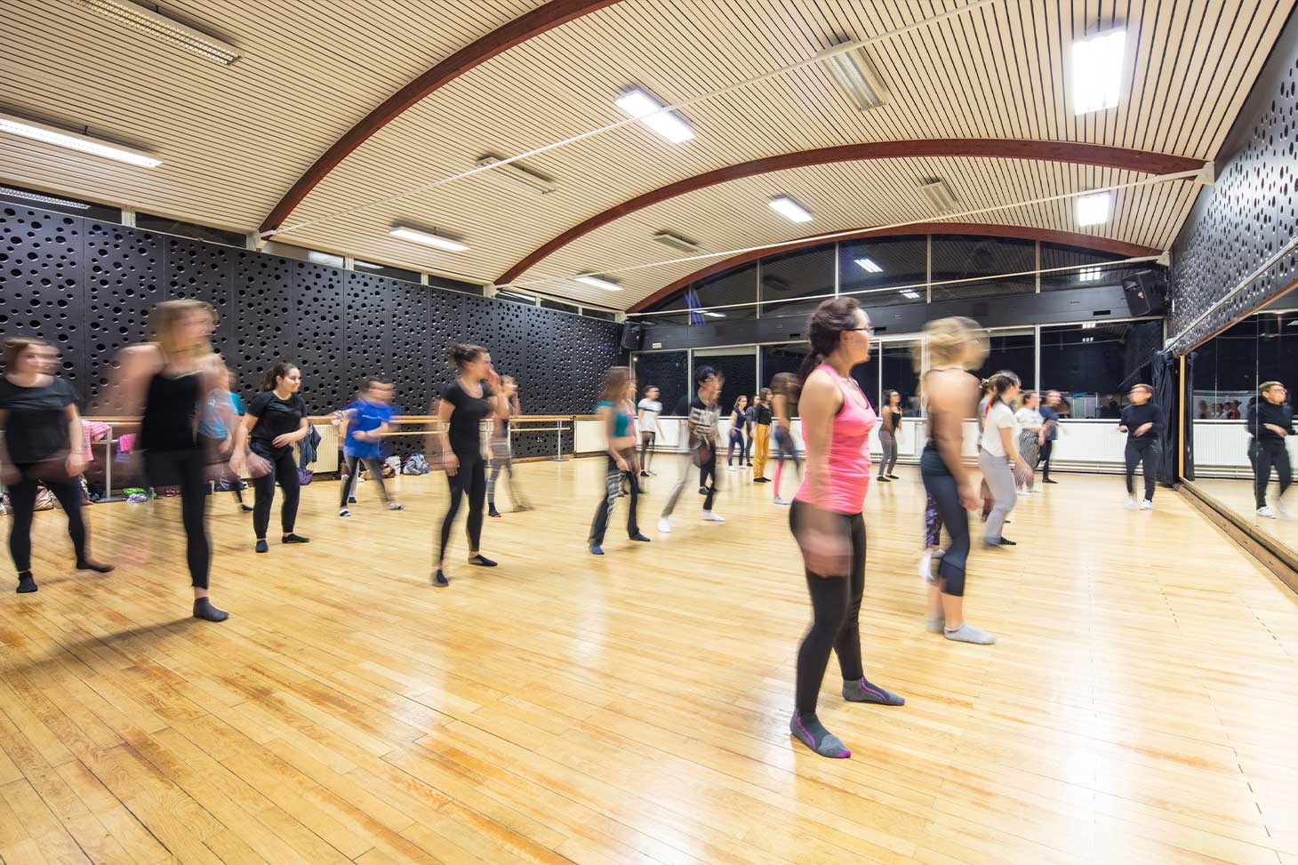 Des étudiants pendant une séance de sport 